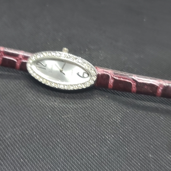 Ladies Fashion Watch Purple Leather Band - Picture 4 of 5
